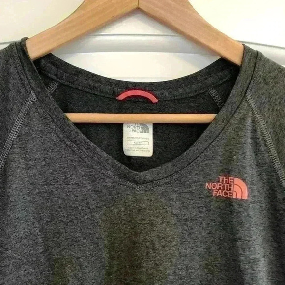 π 6/$60, The North Face Short Sleeve Top, Grey, Size XSmall - Picture 3 of 7